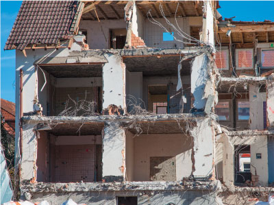 Als Entkernung bezeichnet man im Bauwesen die vorbereitenden Maßnahmen für einen Abriss oder Teilabriss eines bestehenden Gebäudes.