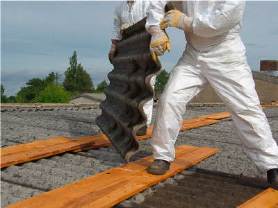 Beseitigung von Absbest behandelten Dachplatten